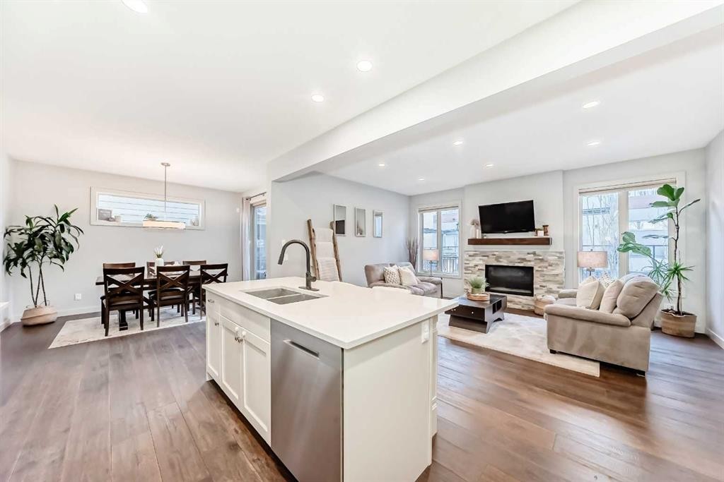 743 Shawnee Drive Sw, Calgary, AB - Indoor With Fireplace