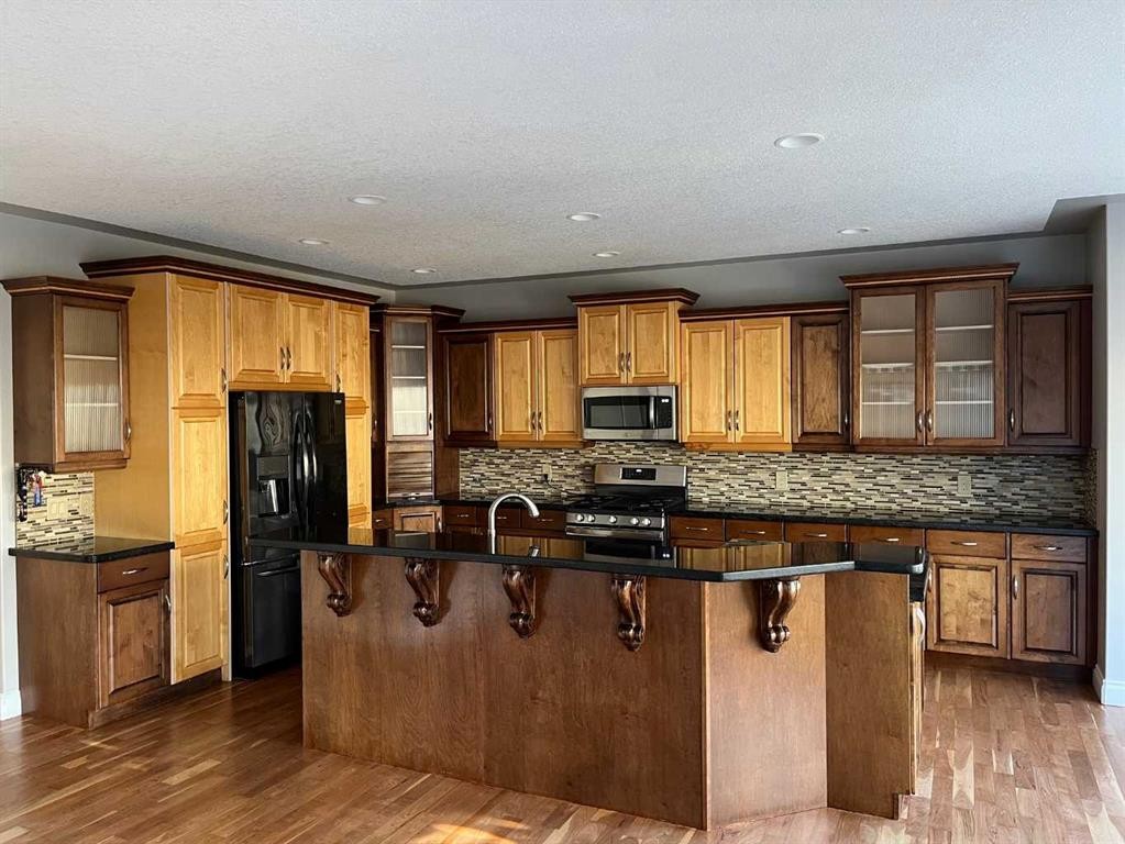 75 Royal Abbey Rise Nw, Calgary, AB - Indoor Photo Showing Kitchen