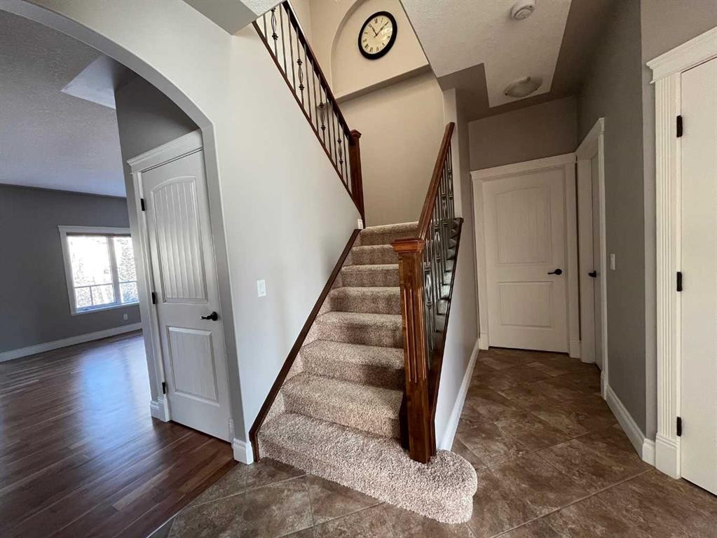 75 Royal Abbey Rise Nw, Calgary, AB - Indoor Photo Showing Other Room