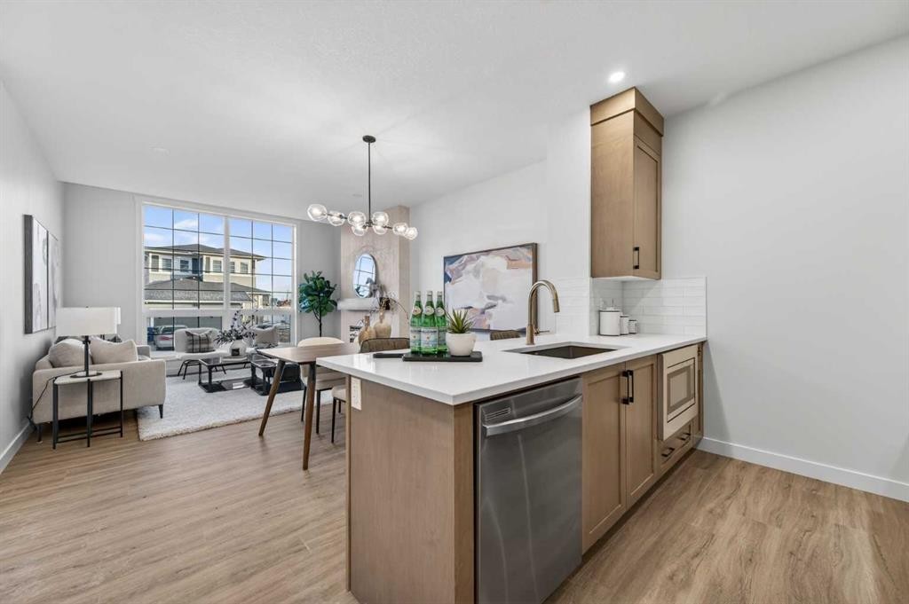 1051 Bayview Crescent, Airdrie, AB - Indoor Photo Showing Kitchen