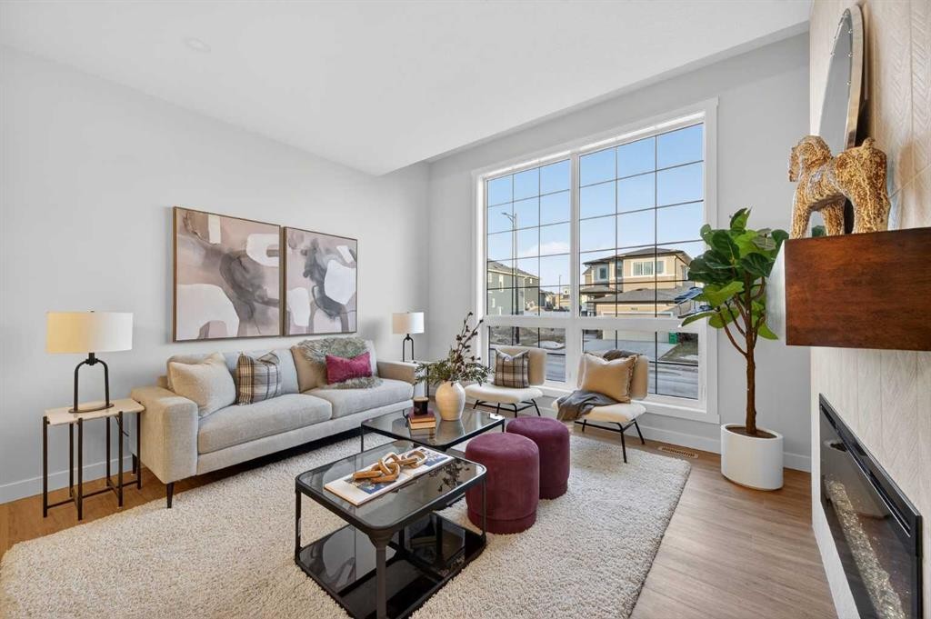 1051 Bayview Crescent, Airdrie, AB - Indoor Photo Showing Living Room
