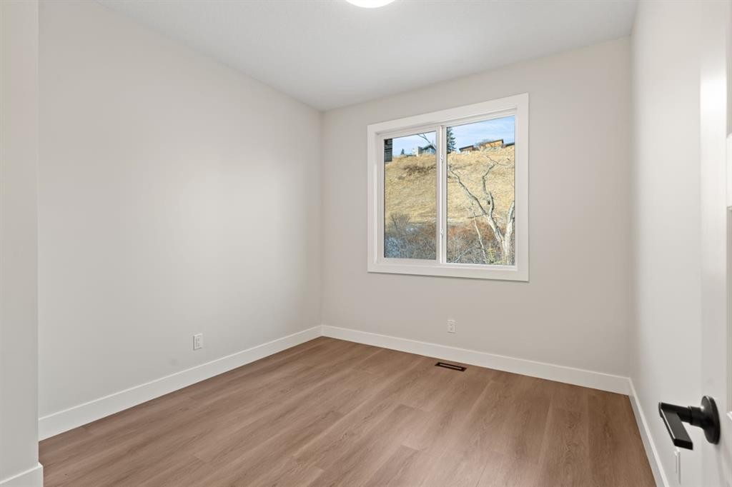 2528 7 Avenue Nw, Calgary, AB - Indoor Photo Showing Other Room