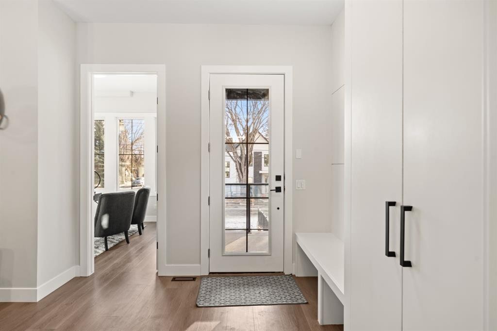 2528 7 Avenue Nw, Calgary, AB - Indoor Photo Showing Other Room