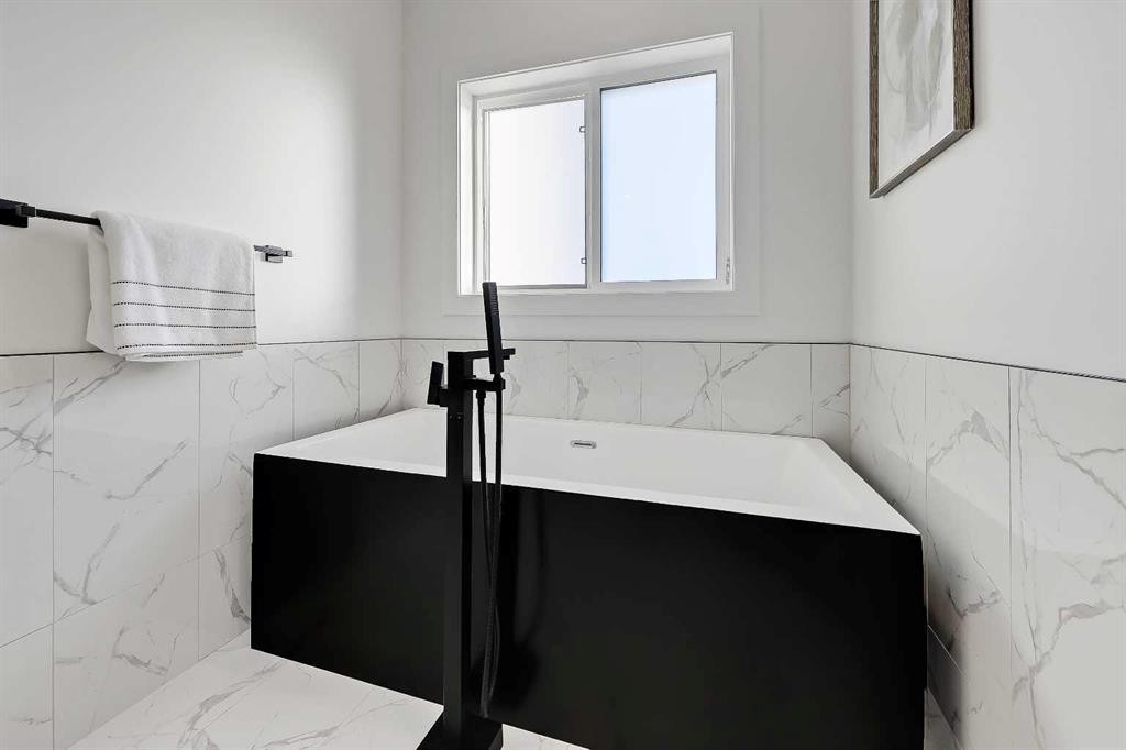 911 22 Avenue Nw, Calgary, AB - Indoor