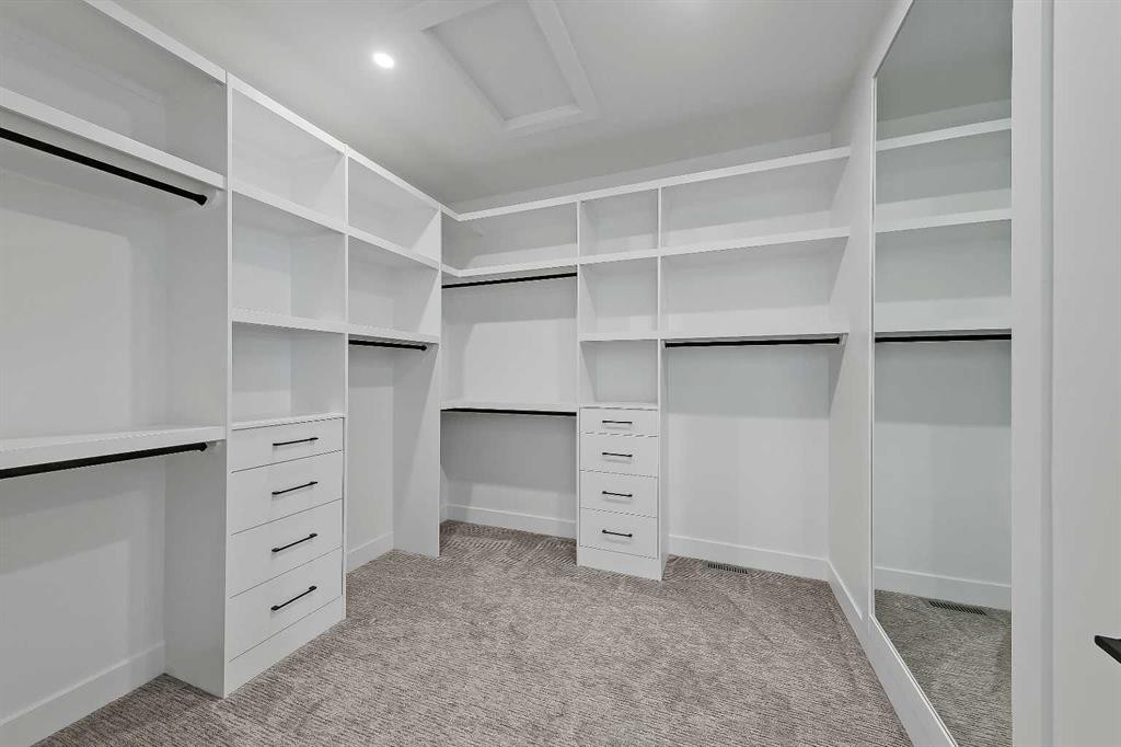 911 22 Avenue Nw, Calgary, AB - Indoor With Storage