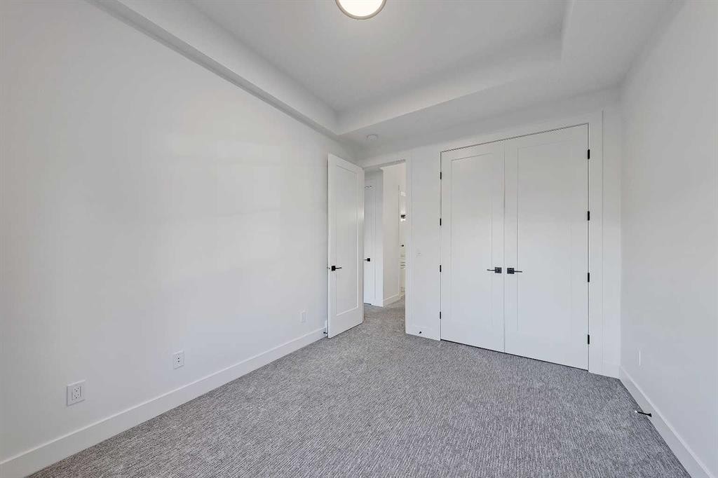 911 22 Avenue Nw, Calgary, AB - Indoor Photo Showing Other Room