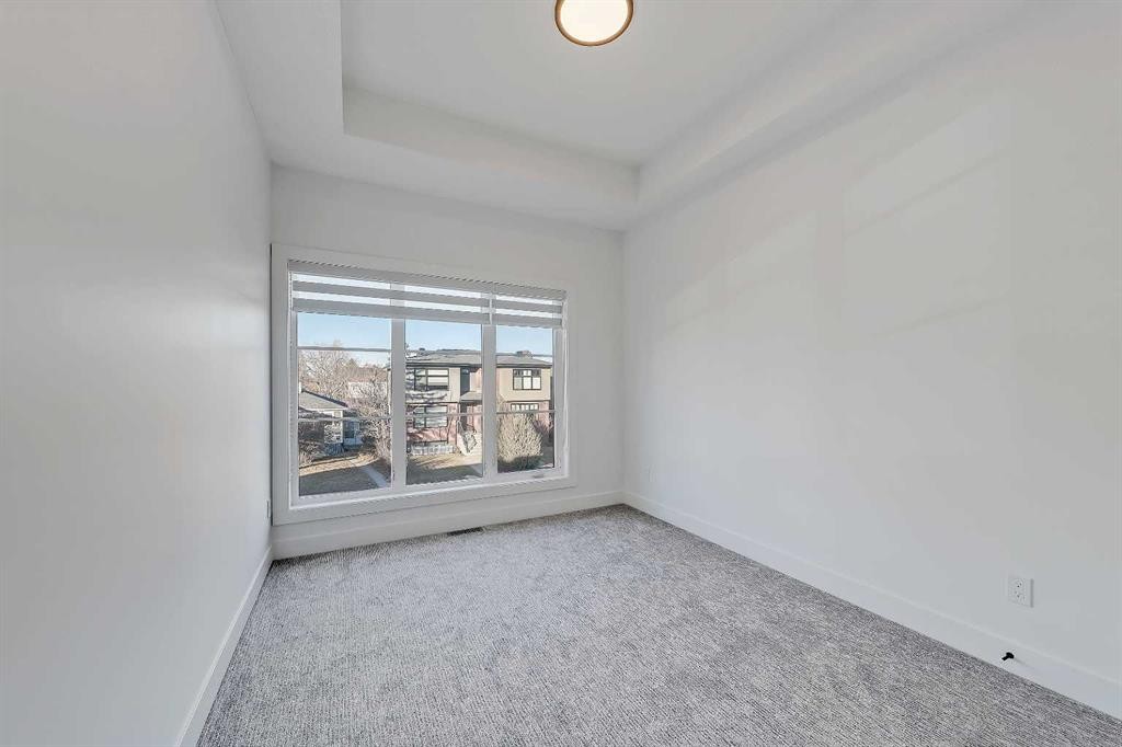911 22 Avenue Nw, Calgary, AB - Indoor Photo Showing Other Room