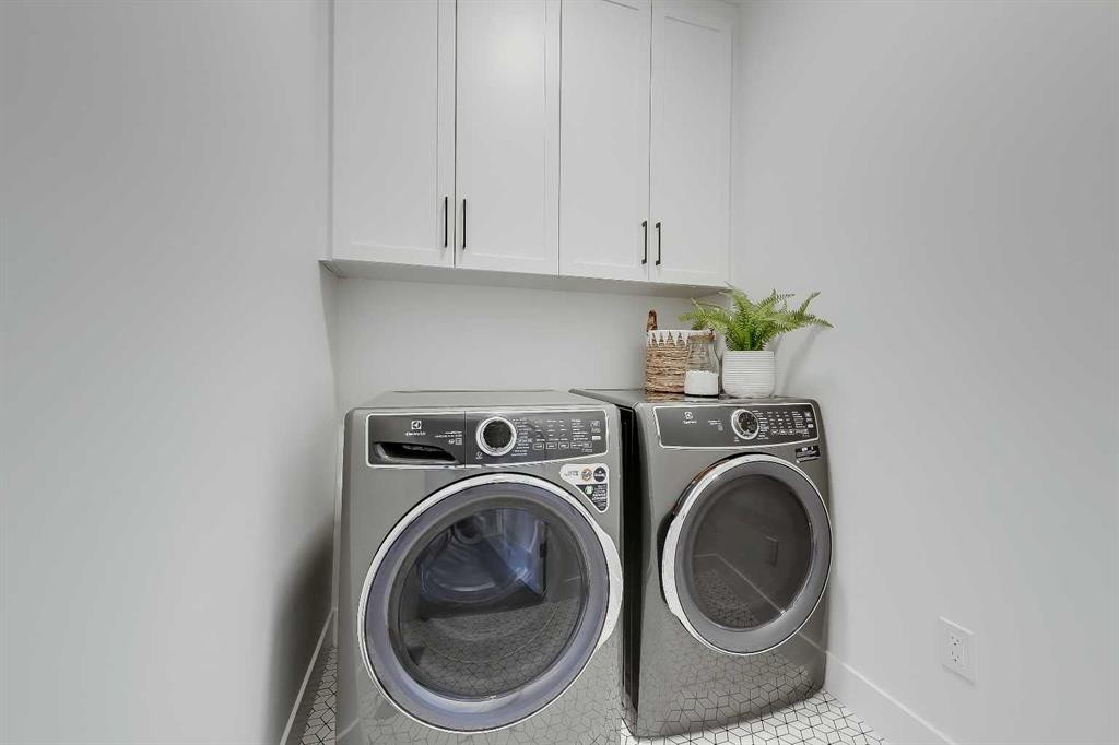 911 22 Avenue Nw, Calgary, AB - Indoor Photo Showing Laundry Room