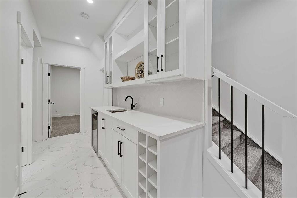 911 22 Avenue Nw, Calgary, AB - Indoor Photo Showing Other Room