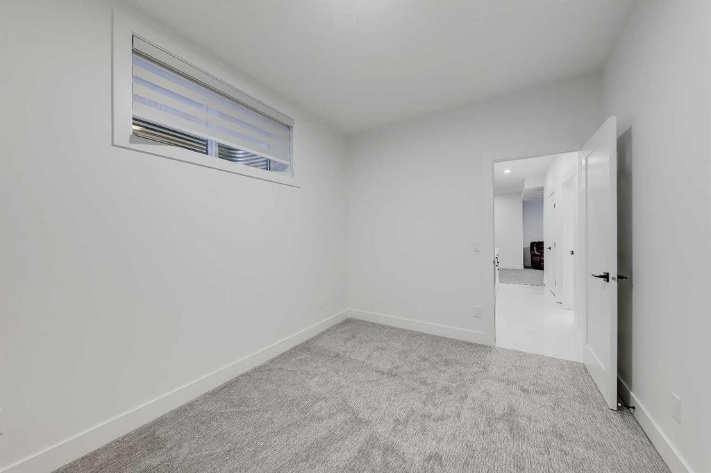 911 22 Avenue Nw, Calgary, AB - Indoor Photo Showing Other Room