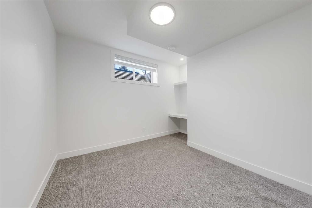 911 22 Avenue Nw, Calgary, AB - Indoor Photo Showing Other Room
