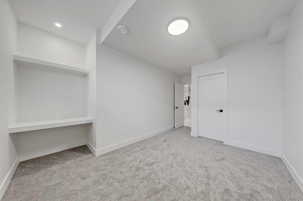 911 22 Avenue Nw, Calgary, AB - Indoor Photo Showing Other Room