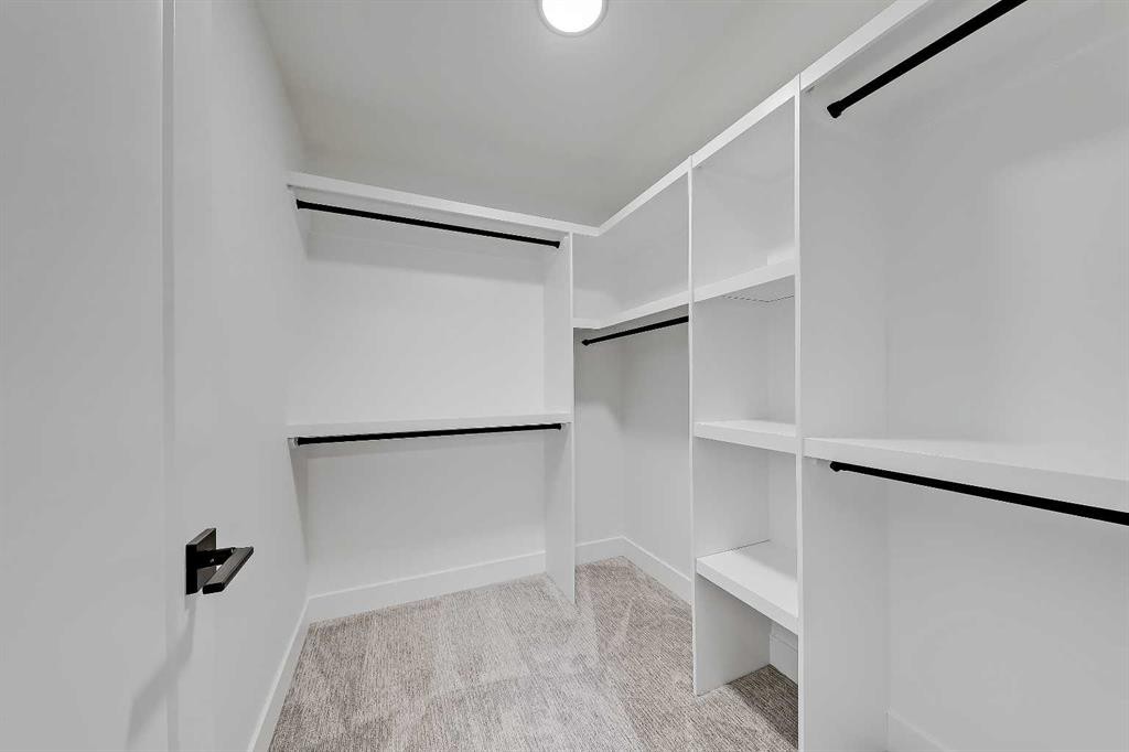 911 22 Avenue Nw, Calgary, AB - Indoor With Storage