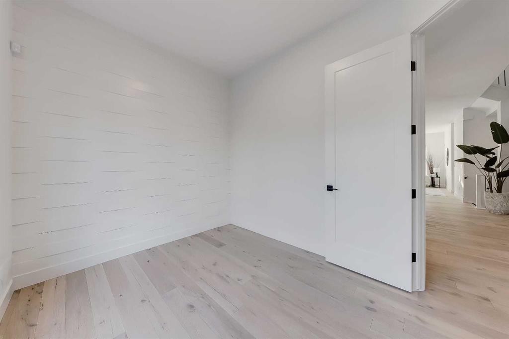 911 22 Avenue Nw, Calgary, AB - Indoor Photo Showing Other Room