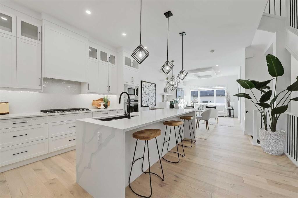 911 22 Avenue Nw, Calgary, AB - Indoor Photo Showing Kitchen With Upgraded Kitchen