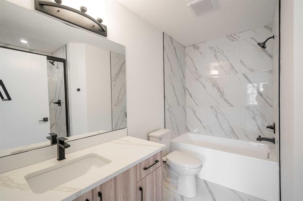 90 Baysprings Terrace Sw, Airdrie, AB - Indoor Photo Showing Bathroom