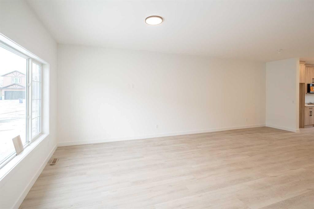 90 Baysprings Terrace Sw, Airdrie, AB - Indoor Photo Showing Other Room