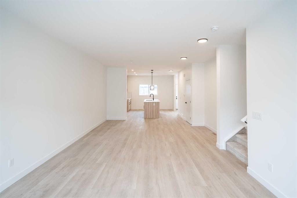 90 Baysprings Terrace Sw, Airdrie, AB - Indoor Photo Showing Other Room