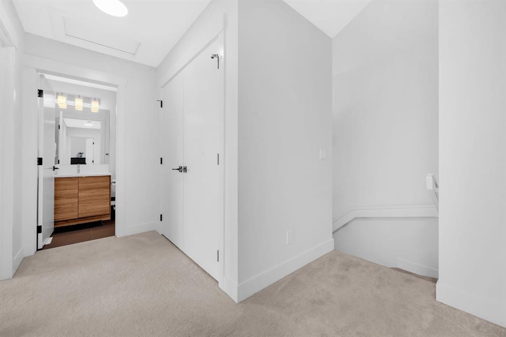 4397 Seton Drive Se, Calgary, AB - Indoor Photo Showing Other Room