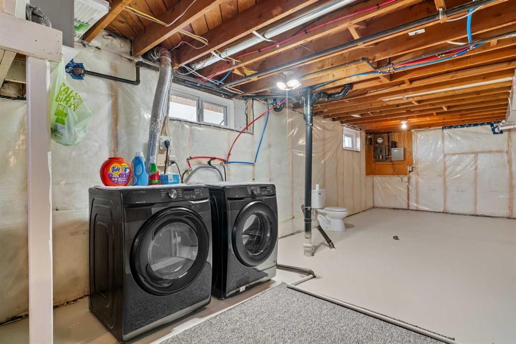 321 Haddon Road Sw, Calgary, AB - Indoor Photo Showing Laundry Room