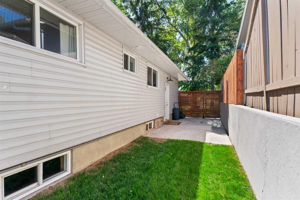 321 Haddon Road Sw, Calgary, AB - Outdoor With Exterior