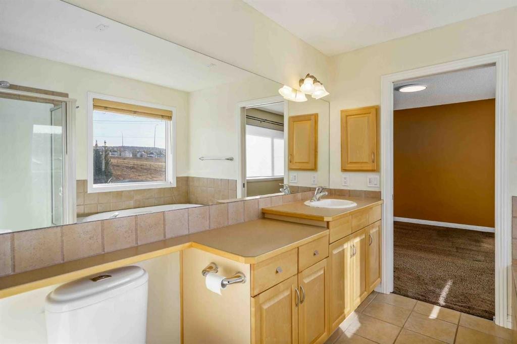 153 Kincora Bay Nw, Calgary, AB - Indoor Photo Showing Bathroom