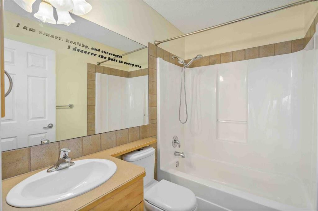 153 Kincora Bay Nw, Calgary, AB - Indoor Photo Showing Bathroom
