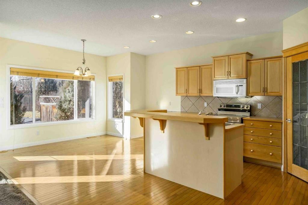 153 Kincora Bay Nw, Calgary, AB - Indoor Photo Showing Kitchen