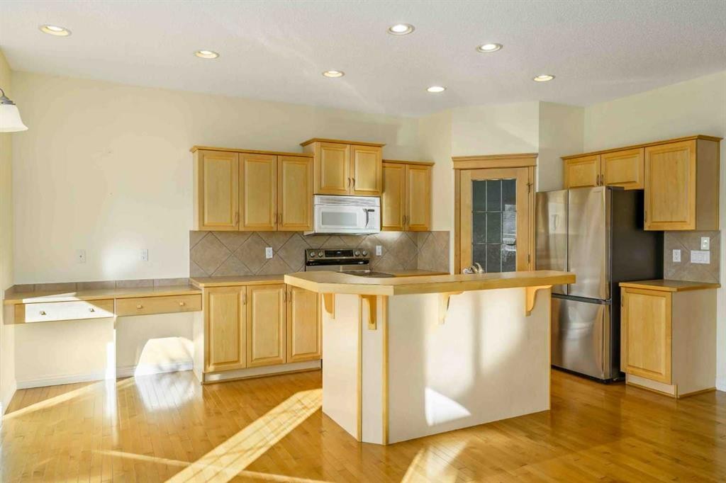 153 Kincora Bay Nw, Calgary, AB - Indoor Photo Showing Kitchen With Stainless Steel Kitchen