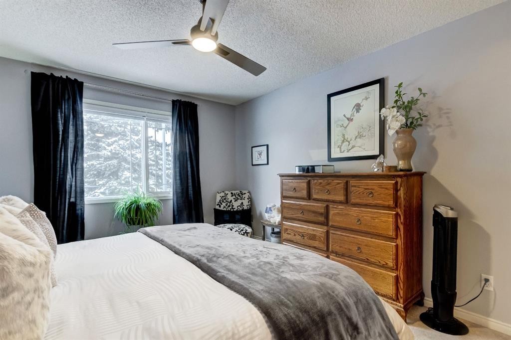 203-2144 Paliswood Road Sw, Calgary, AB - Indoor Photo Showing Bedroom