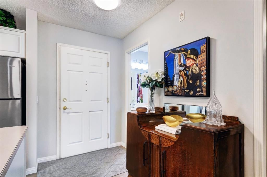 203-2144 Paliswood Road Sw, Calgary, AB - Indoor Photo Showing Other Room