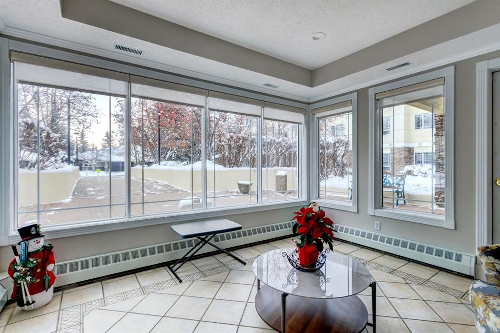 203-2144 Paliswood Road Sw, Calgary, AB - Indoor