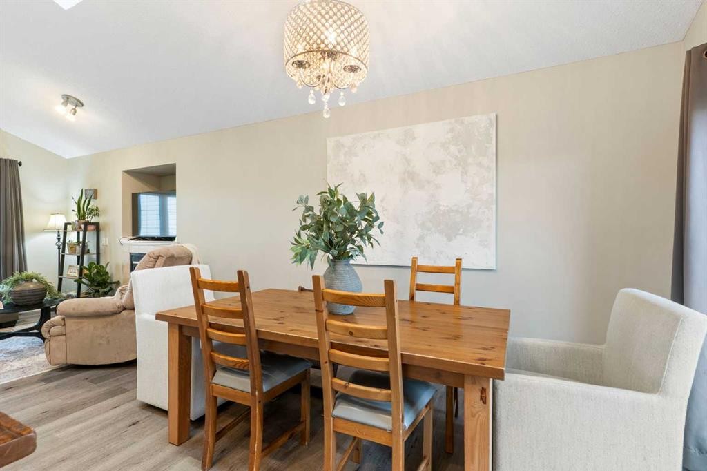 20 Willow Brook Crescent Nw, Airdrie, AB - Indoor Photo Showing Dining Room