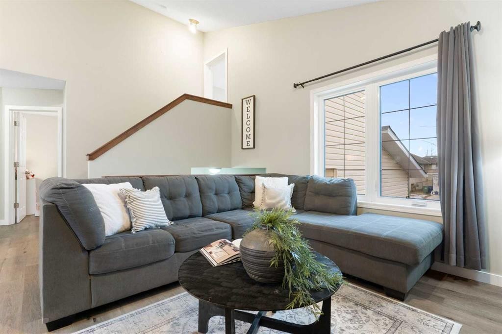 20 Willow Brook Crescent Nw, Airdrie, AB - Indoor Photo Showing Living Room