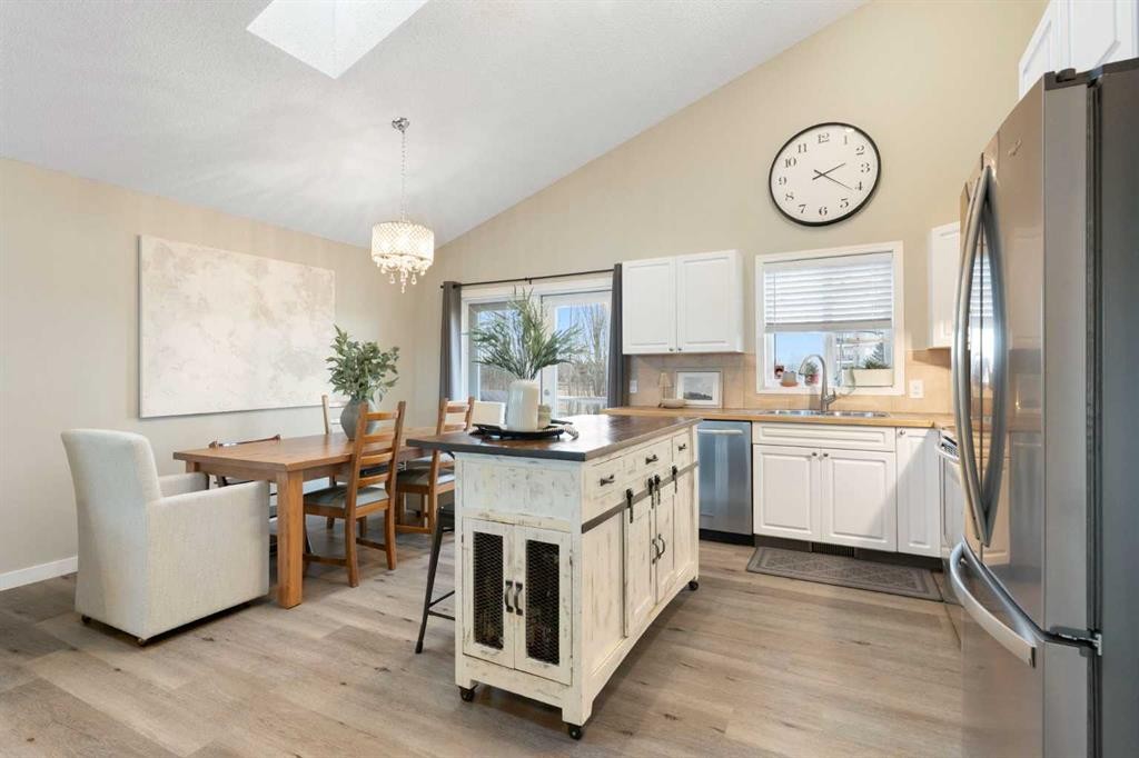 20 Willow Brook Crescent Nw, Airdrie, AB - Indoor Photo Showing Kitchen With Double Sink