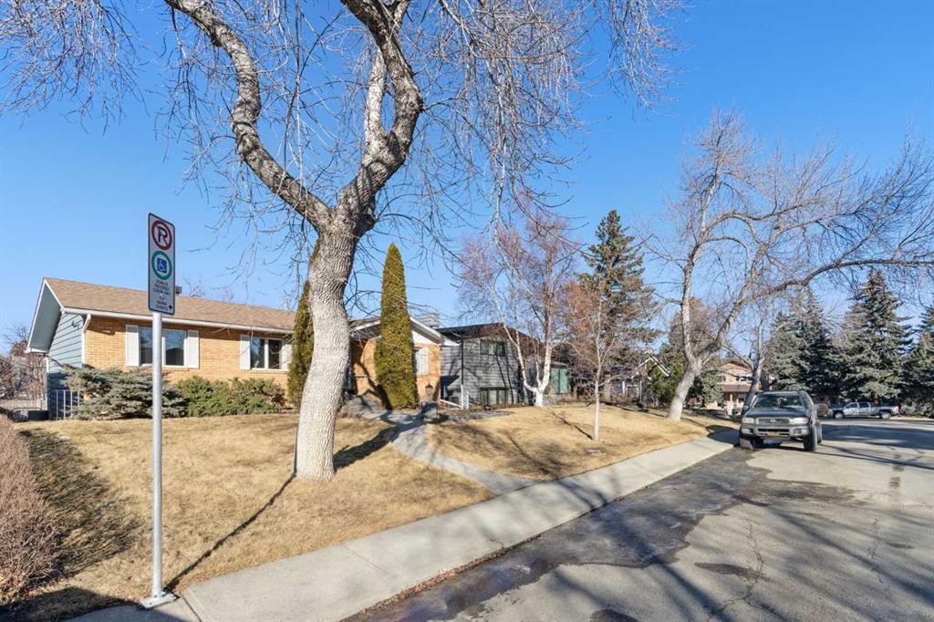 34 Rosery Drive Nw, Calgary, AB - Outdoor