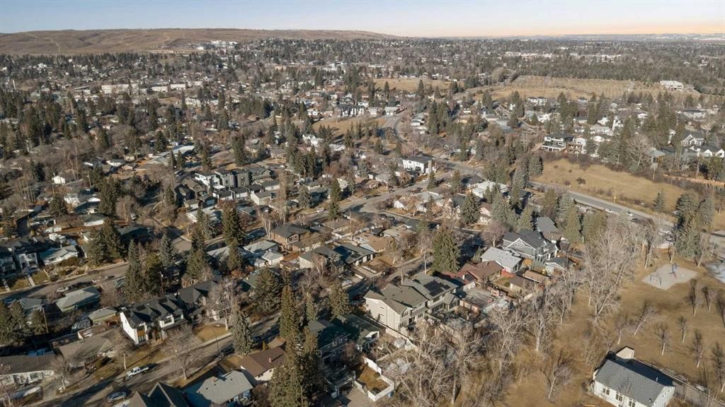 34 Rosery Drive Nw, Calgary, AB - Outdoor With View