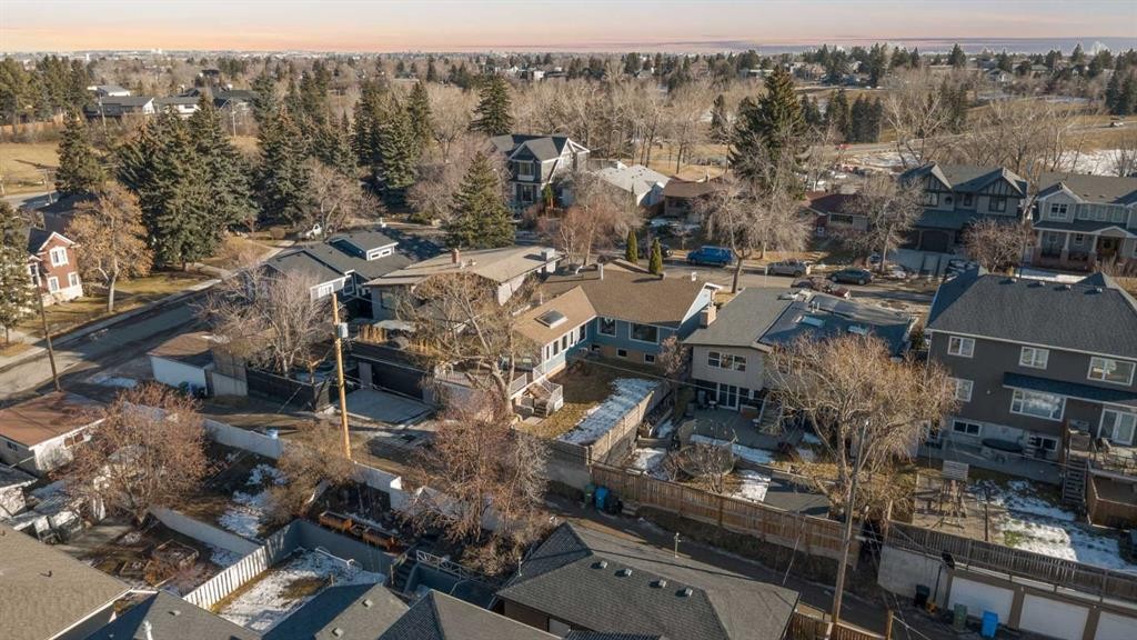 34 Rosery Drive Nw, Calgary, AB - Outdoor With View