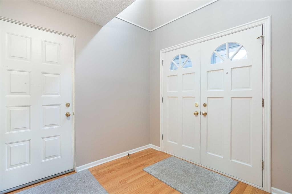 32-275 Woodridge Drive Sw, Calgary, AB - Indoor Photo Showing Other Room