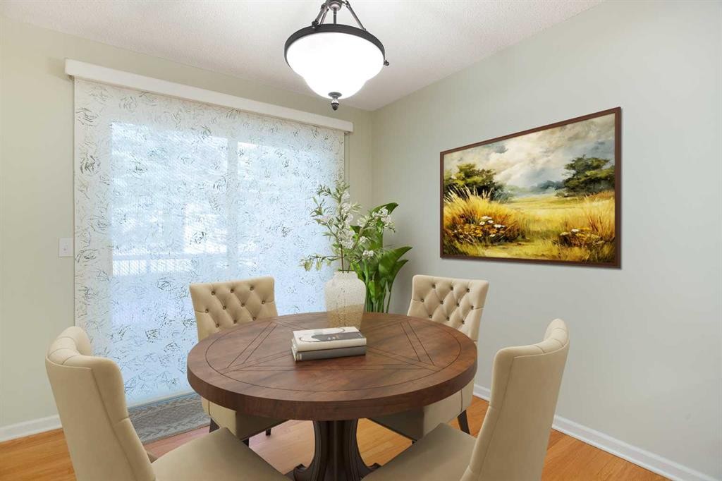 32-275 Woodridge Drive Sw, Calgary, AB - Indoor Photo Showing Dining Room
