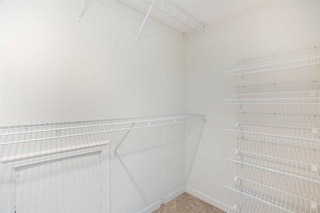 32-275 Woodridge Drive Sw, Calgary, AB - Indoor With Storage