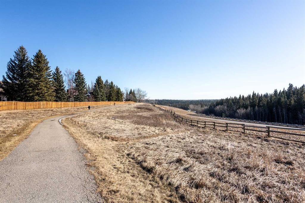 32-275 Woodridge Drive Sw, Calgary, AB - Outdoor With View