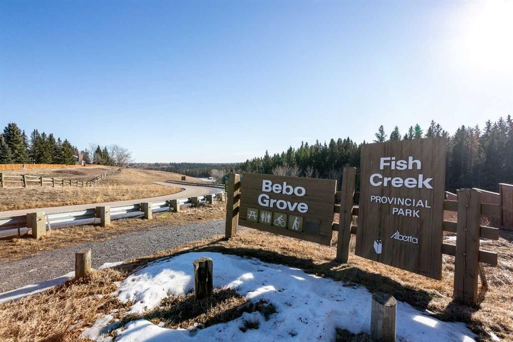 32-275 Woodridge Drive Sw, Calgary, AB - Outdoor With View