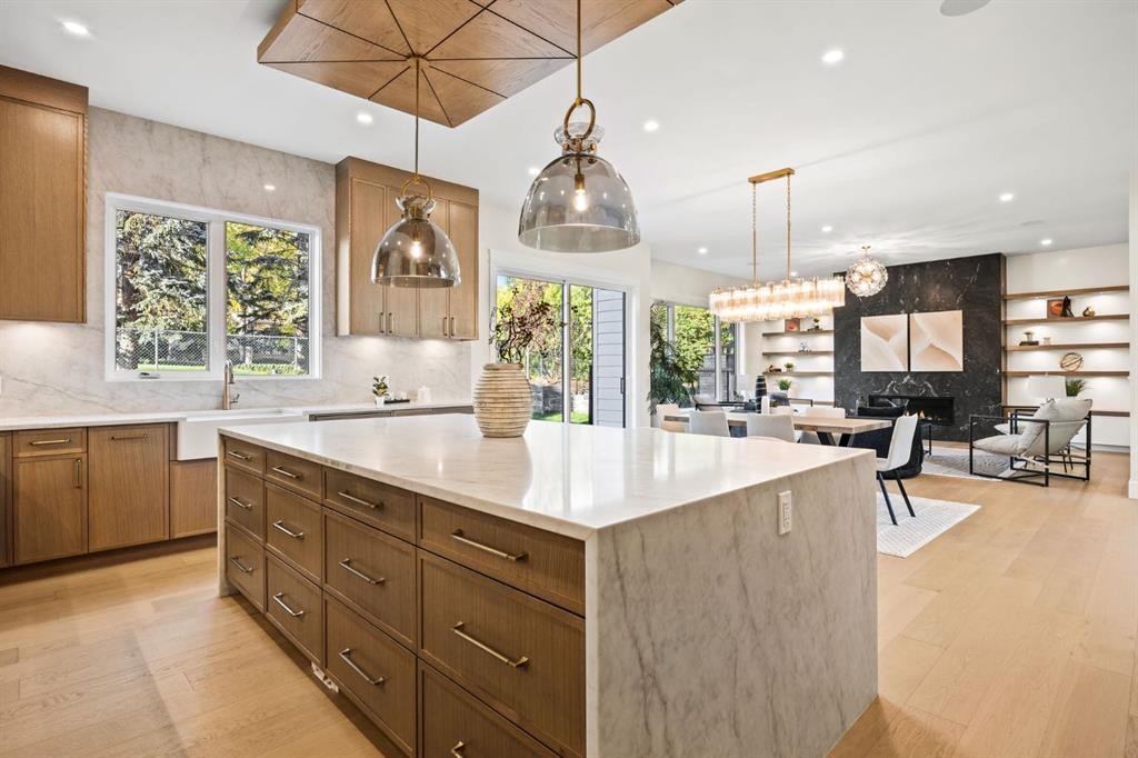 620 Varsity Estates Crescent Nw, Calgary, AB - Indoor Photo Showing Kitchen With Upgraded Kitchen