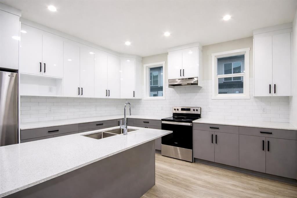 113 Corner Meadows Square Ne, Calgary, AB - Indoor Photo Showing Kitchen With Double Sink With Upgraded Kitchen