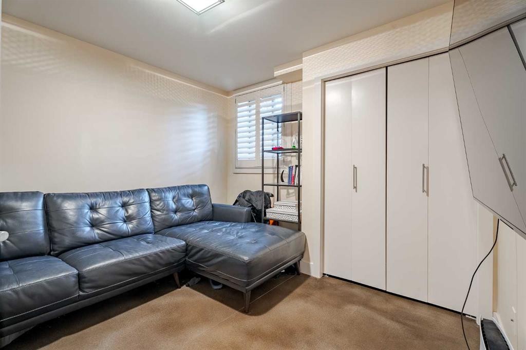101-3704 15A Street Sw, Calgary, AB - Indoor Photo Showing Living Room