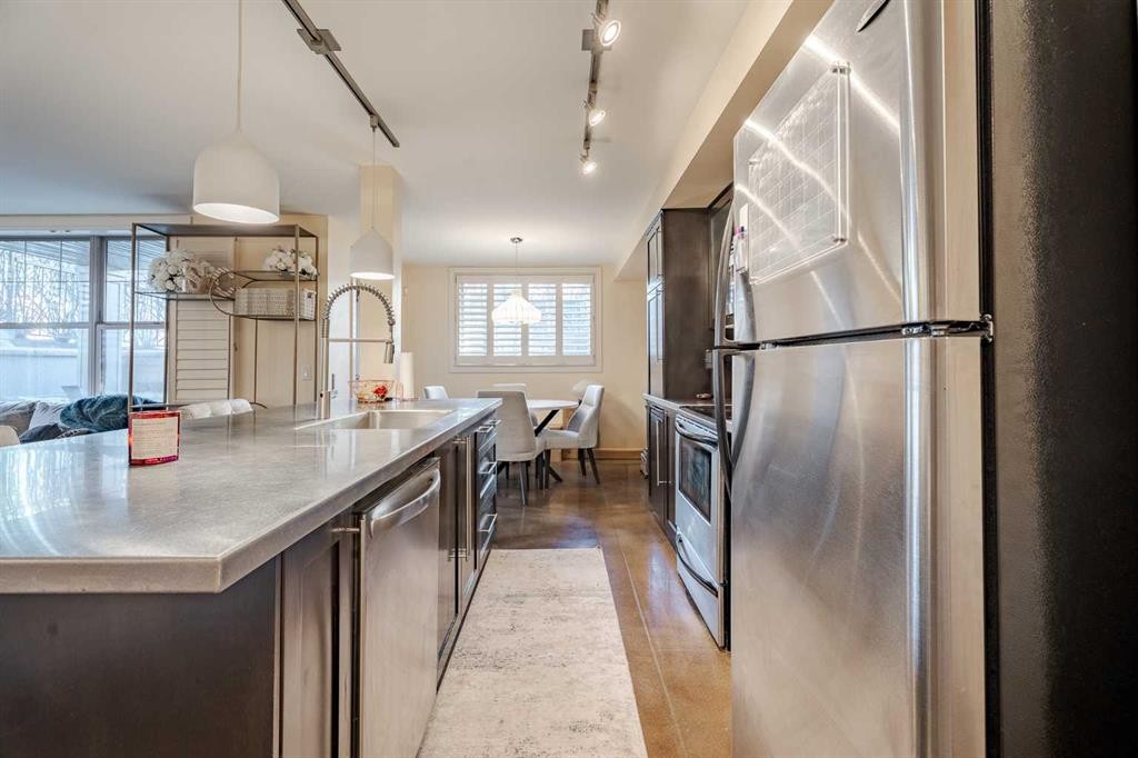 101-3704 15A Street Sw, Calgary, AB - Indoor Photo Showing Kitchen With Stainless Steel Kitchen With Upgraded Kitchen