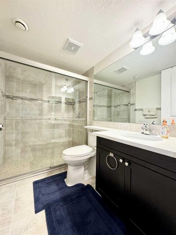 36 Evansborough Common Nw, Calgary, AB - Indoor Photo Showing Bathroom