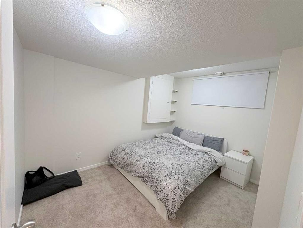 36 Evansborough Common Nw, Calgary, AB - Indoor Photo Showing Bedroom