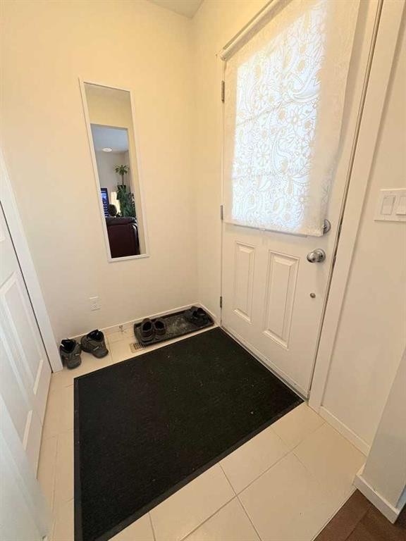 36 Evansborough Common Nw, Calgary, AB - Indoor Photo Showing Other Room